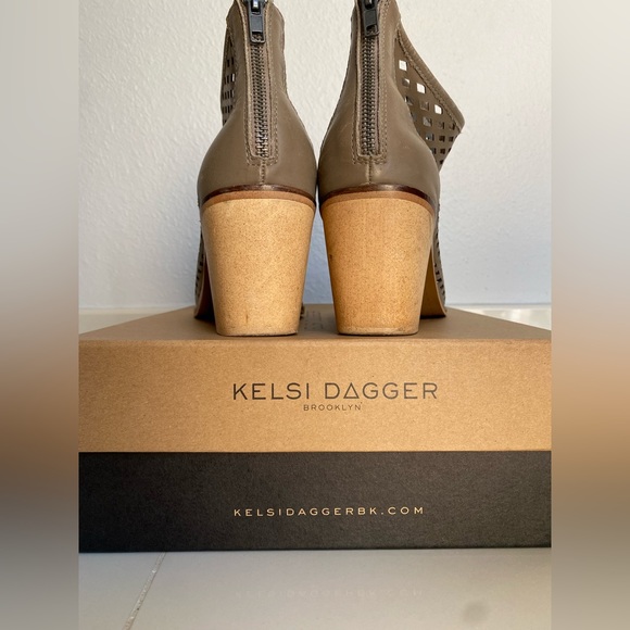 Kelsi Dagger Cut Out Back Zip Boot Size 8 - Picture 7 of 7